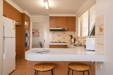 42 Rosemary Lane Â· Central Orange Spacious Family Home Quiet Lane - Accommodation Asia 4