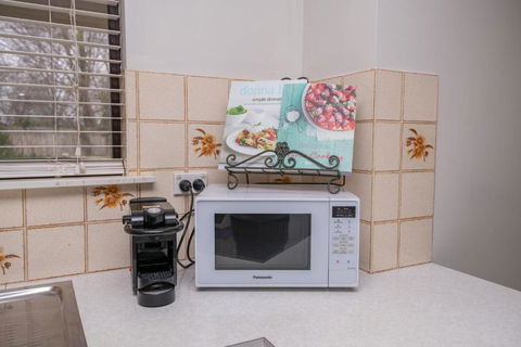 42 Rosemary Lane Â· Central Orange Spacious Family Home Quiet Lane - Accommodation Asia 6