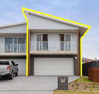 Birubi Breezes 2 / 7 Fitzroy St. Large Duplex with Air Conditioning WIFI  only 5 minute walk to the beach - Accommodation Guide