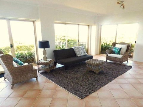 Cliff View 62 Forresters Beach Road - Accommodation Guide 6