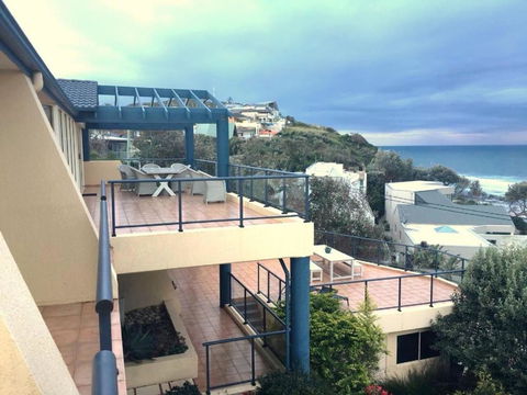 Cliff View 62 Forresters Beach Road - Accommodation Guide 4