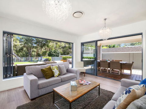 Lakeside Luxury 13 Lake Street - Accommodation Guide 2