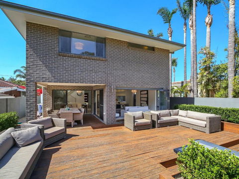 Lakeside Luxury 13 Lake Street - Accommodation Guide 4