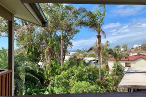 Relax & Unwind - Accommodation Guide 6