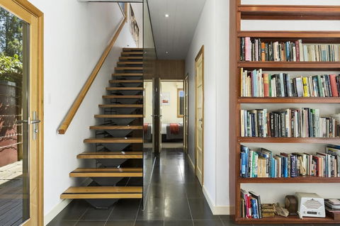 The Vanilla House - Accommodation Guide 1