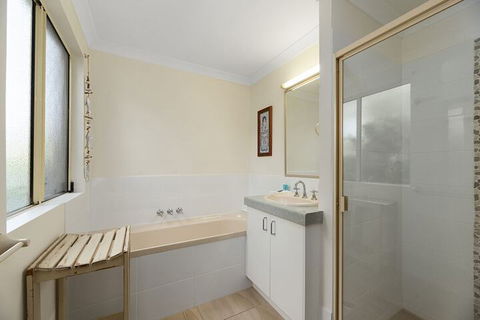 Fabulous Pet Friendly Family Home - 3 Carribean Court - Accommodation Guide 2