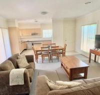 Spacious 2 Bed 2 Bath Villa Central Location Quiet - Accommodation Asia