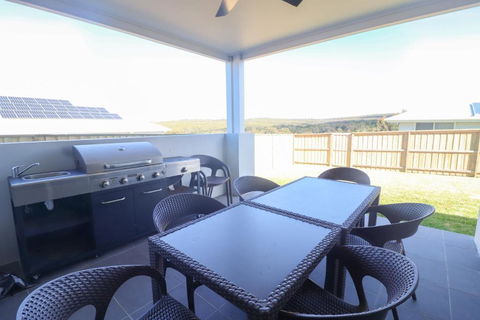 Surfers Paradise At Catherine Hill Bay - Accommodation Asia 5