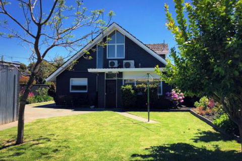 Murrays Place On Pakenham - Accommodation Asia 5