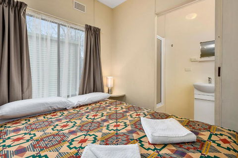 Castlemaine Central Cabin & Van Park - Accommodation Asia 5