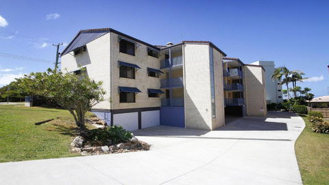 Levuka Unit 12 14 Moreton Pde - Accommodation Asia 3