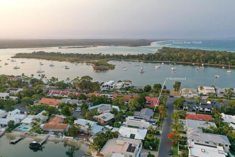 Walk To Hastings Street Noosa Sound - Accommodation Asia 3