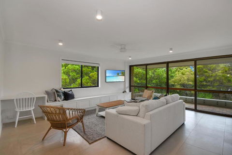 BEAUTIFULLY RENOVATED OCEANSIDE APARTMENT Lamer 9 - Accommodation Asia 6