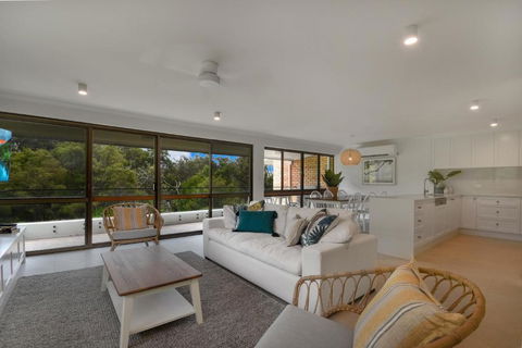 BEAUTIFULLY RENOVATED OCEANSIDE APARTMENT Lamer 9 - Accommodation Asia 5