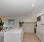 BEAUTIFULLY RENOVATED OCEANSIDE APARTMENT Lamer 9 - Accommodation Asia