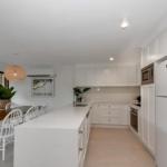 BEAUTIFULLY RENOVATED OCEANSIDE APARTMENT Lamer 9 - Accommodation Asia 0