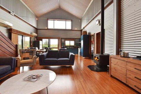 Kelman Cottage Tucked Away With Pool + Native Wildlife - Accommodation Asia 0