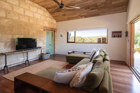 Stella - Accommodation Guide 6