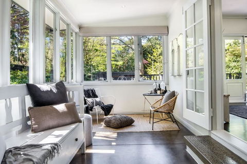 Magnolias On Mernda - Accommodation Asia 1