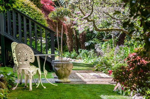 Magnolias On Mernda - Accommodation Asia 2