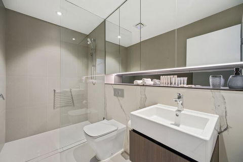 HomeHotel Luxurious High Rise Apt - Accommodation Guide 1