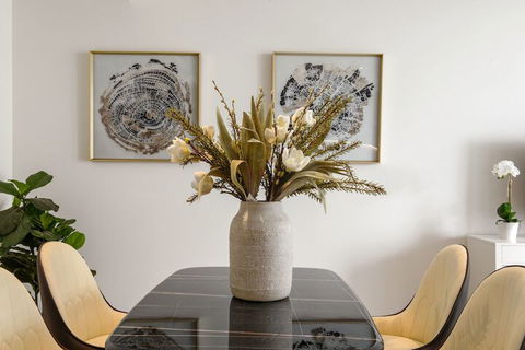 HomeHotel Luxurious High Rise Apt - Accommodation Guide 5