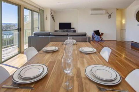 Glacialis 6 - Accommodation Guide 0