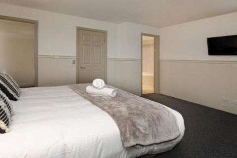 Glacialis 6 - Accommodation Guide 6