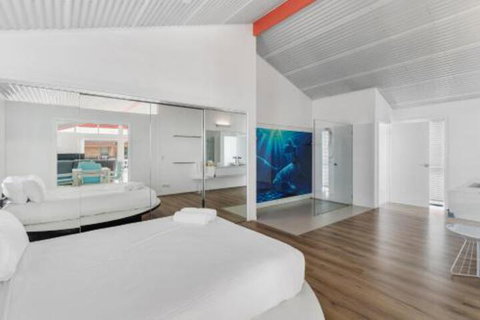 Foot Prints - Accommodation China 7