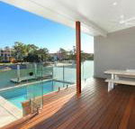 Culbara 23b Modern 5 Bedroom Townhouse on Canal with Plunge Pool Pontoon  Aircon - Accommodation Asia