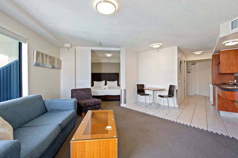 Mant814 - Ocean Views & Sunny Stays - Accommodation Asia 6