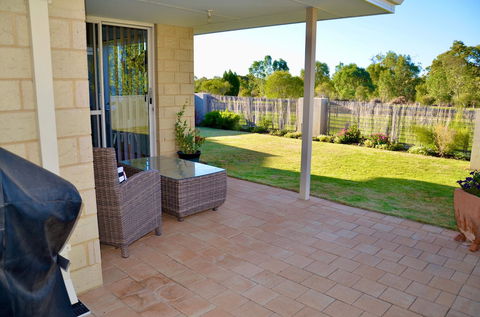 Byford House In The Glades - Accommodation Asia 4