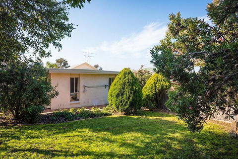 Pelican Lake Holiday House - Accommodation Asia 1