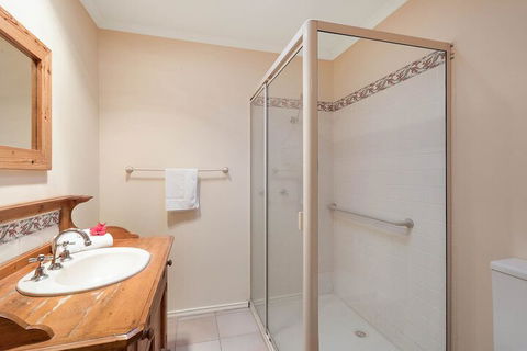 Pelican Lake Holiday House - Accommodation Asia 7