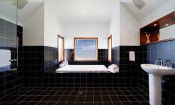 Elevated Plains Retreat 2 - Accommodation Asia 0