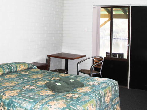 Ravenswood - Accommodation Guide 1
