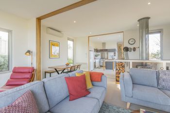 Lightshift Clunes - Accommodation Asia 6