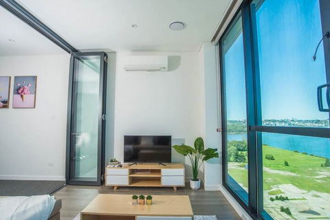 Stunning Waterview Stylish Waterfront Apt In WWP - Accommodation Asia 7