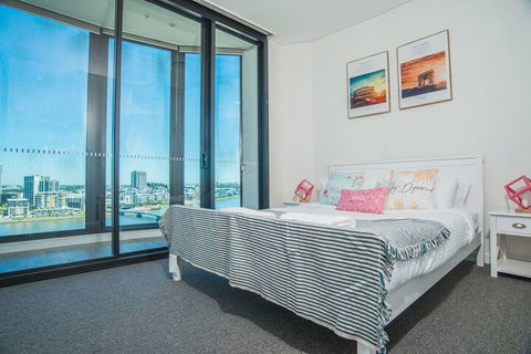 Stunning Waterview Stylish Waterfront Apt In WWP - Accommodation Asia 3