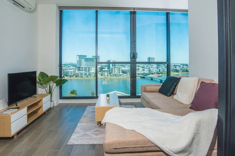 Stunning Waterview Stylish Waterfront Apt In WWP - Accommodation Asia 4