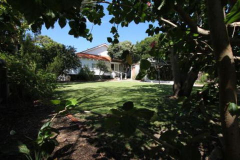 The Curtin Family Home - Accommodation Guide 6