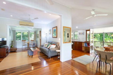 Edenvale Cottage In Beautiful Tropical - Accommodation Guide 0