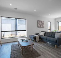 Comfy And Warm Home In Point Cook - Accommodation Asia