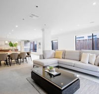 Lightful Charming House With Free Parking - Accommodation Asia