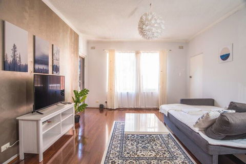 Vibrant And Colorful Apartment In Dollspoint - Accommodation Asia 7