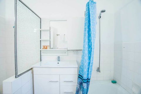 Vibrant And Colorful Apartment In Dollspoint - Accommodation Asia 5