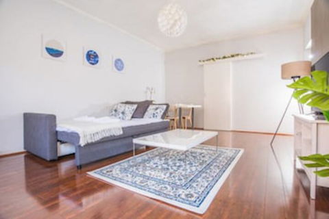 Vibrant And Colorful Apartment In Dollspoint - Accommodation Asia 0