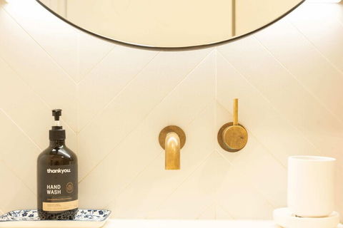 Trendy 1 Bedroom Apartment In The Heart Of Collingwood - Accommodation Guide 1