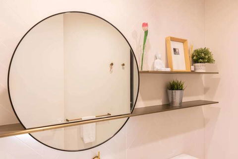 Trendy 1 Bedroom Apartment In The Heart Of Collingwood - Accommodation Guide 5