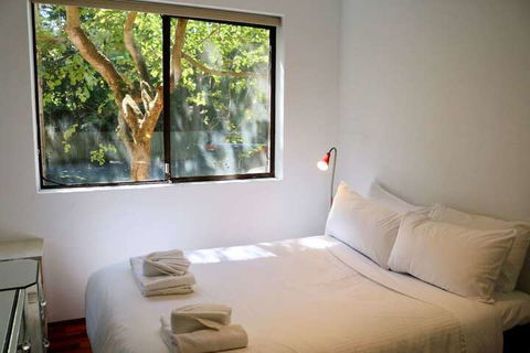 Spacious 3 Bedroom Apartment 20 Min To The CBD - Accommodation Guide 5